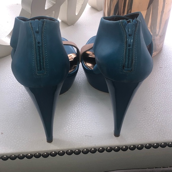 Carlos Santana Turquoise and tan stacked 4 inch heel - Picture 4 of 5